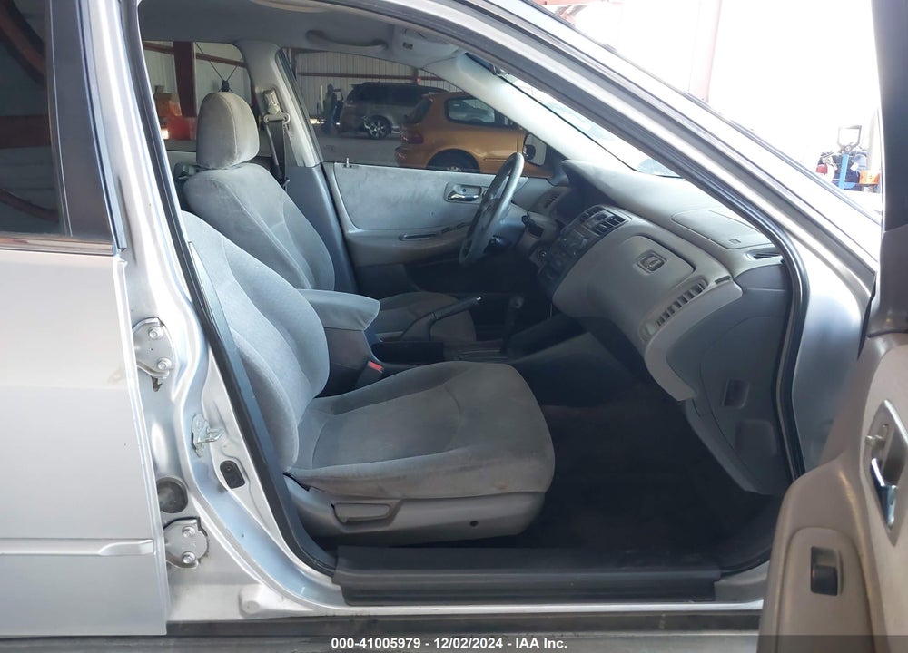 2002 HONDA ACCORD 2.3 LX/LX VIN: 3HGCG66552G703687