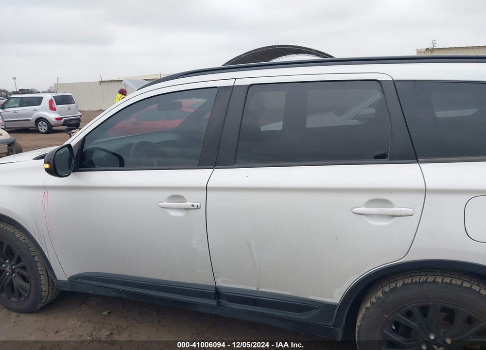 2018 MITSUBISHI OUTLANDER LE VIN: JA4AD3A30JZ021442