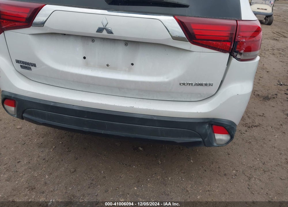 2018 MITSUBISHI OUTLANDER LE VIN: JA4AD3A30JZ021442