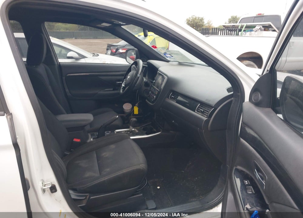 2018 MITSUBISHI OUTLANDER LE VIN: JA4AD3A30JZ021442