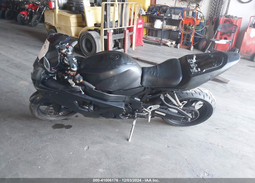 2004 SUZUKI GSX-R600 K VIN: JS1GN7CAX42106831