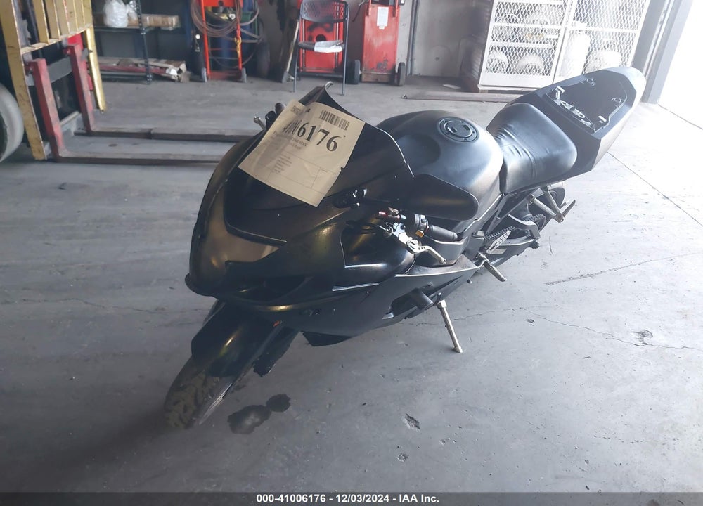 2004 SUZUKI GSX-R600 K VIN: JS1GN7CAX42106831