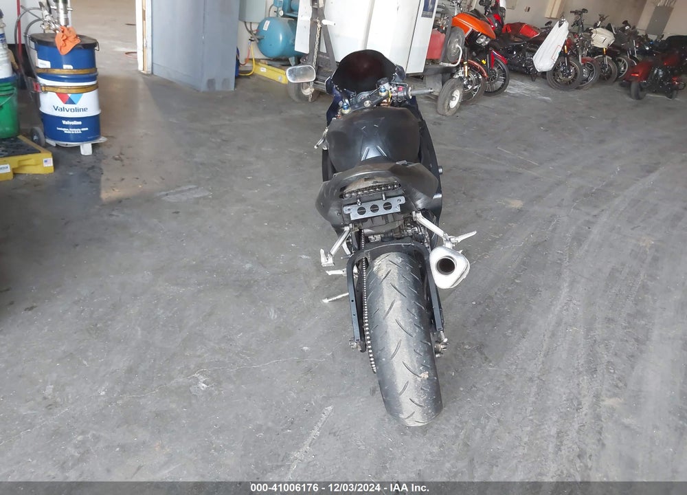 2004 SUZUKI GSX-R600 K VIN: JS1GN7CAX42106831