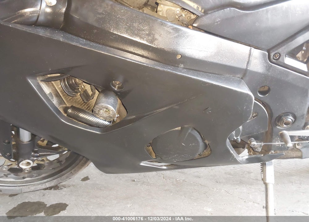 2004 SUZUKI GSX-R600 K VIN: JS1GN7CAX42106831