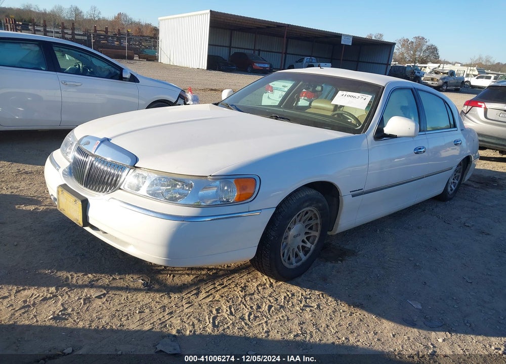 1998 LINCOLN TOWN CAR SIGNATURE VIN: 1LNFM82W0WY726722
