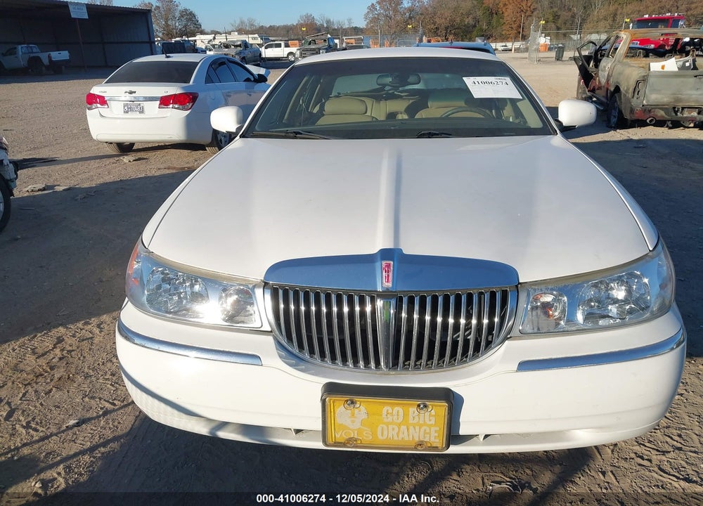 1998 LINCOLN TOWN CAR SIGNATURE VIN: 1LNFM82W0WY726722
