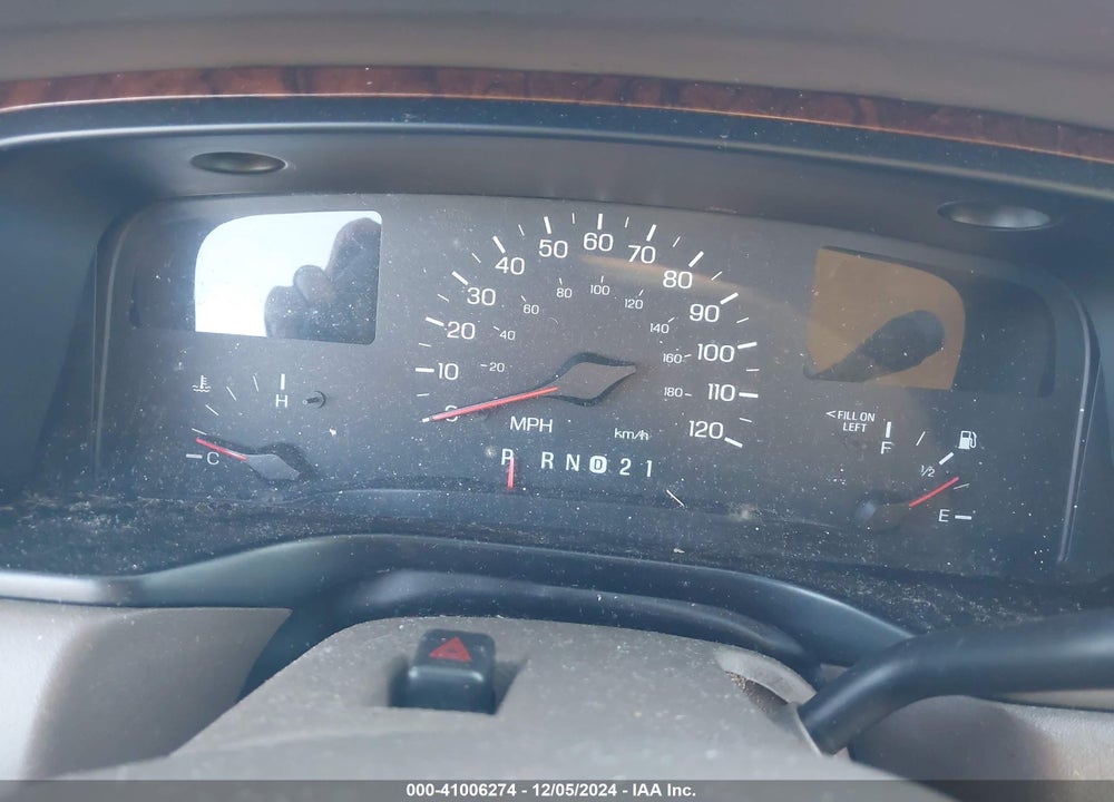 1998 LINCOLN TOWN CAR SIGNATURE VIN: 1LNFM82W0WY726722