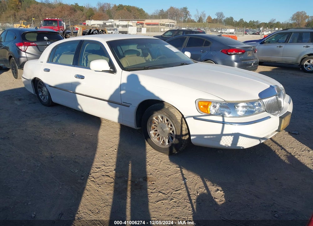 1998 LINCOLN TOWN CAR SIGNATURE VIN: 1LNFM82W0WY726722