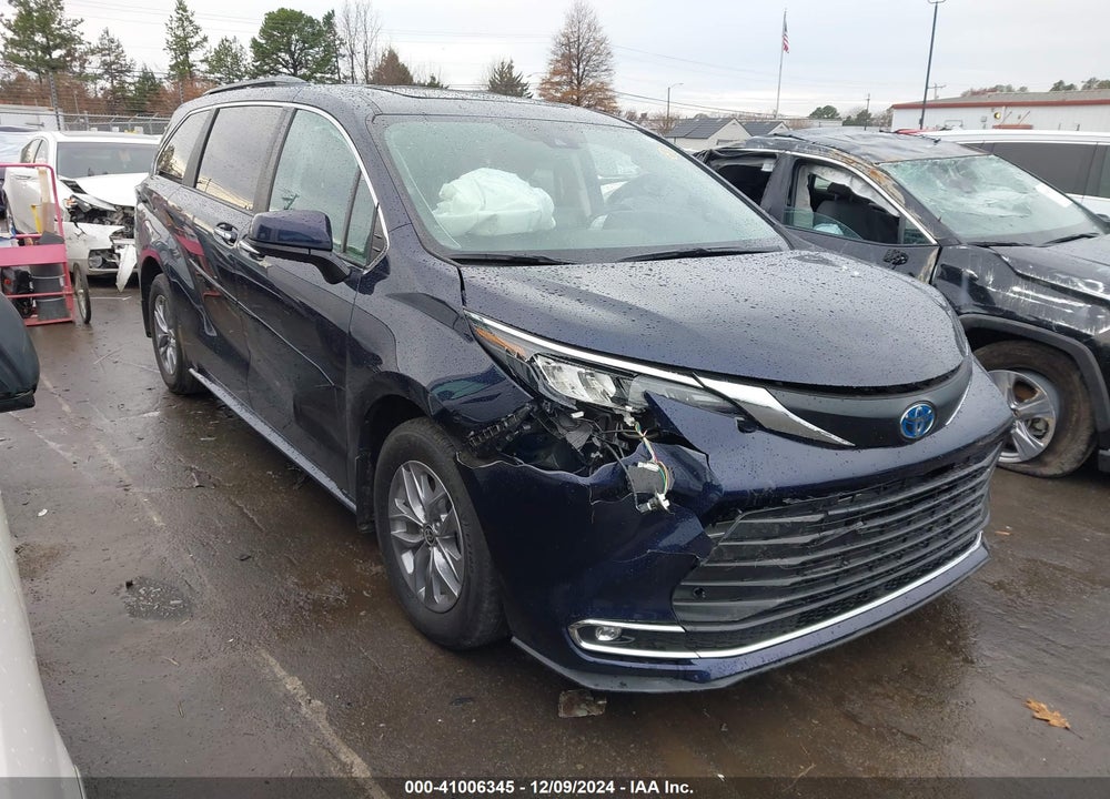 2024 TOYOTA SIENNA XLE VIN: 5TDYRKEC2RS195746