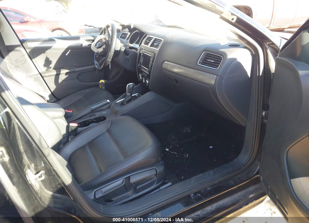 2015 VOLKSWAGEN JETTA 2.0L TDI SE VIN: 3VWLA7AJ7FM329288