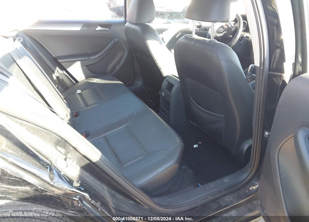 2015 VOLKSWAGEN JETTA 2.0L TDI SE VIN: 3VWLA7AJ7FM329288