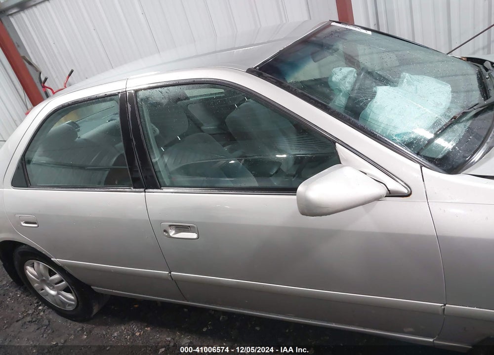 2000 TOYOTA CAMRY LE VIN: 4T1BG22K2YU001567