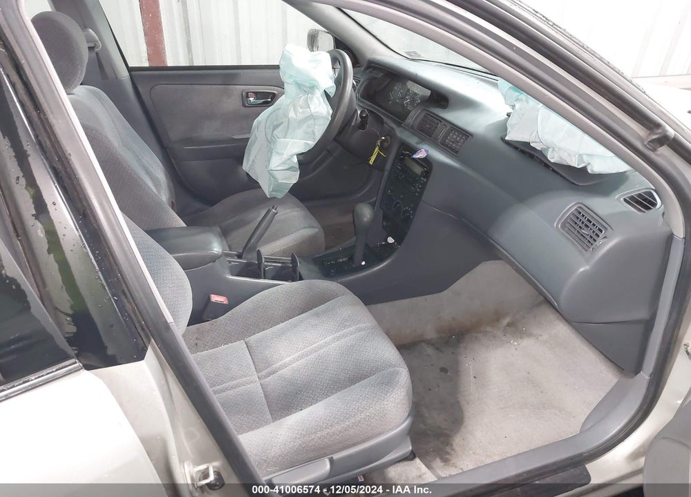 2000 TOYOTA CAMRY LE VIN: 4T1BG22K2YU001567