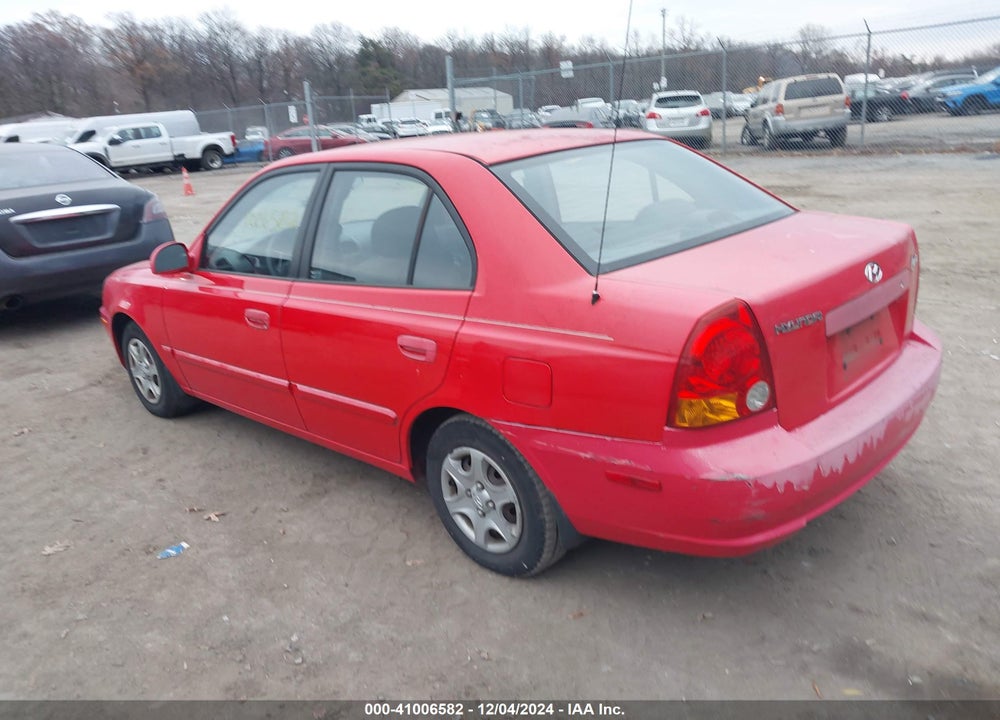 2005 HYUNDAI ACCENT VIN: KMHCG45CX5U614083