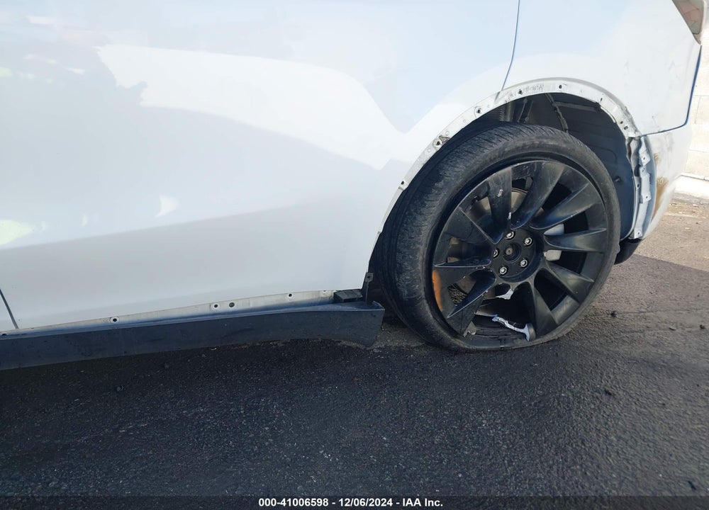 2021 TESLA MODEL Y LONG RANGE DUAL MOTOR ALL-WHEEL DRIVE VIN: 5YJYGDEE8MF152710