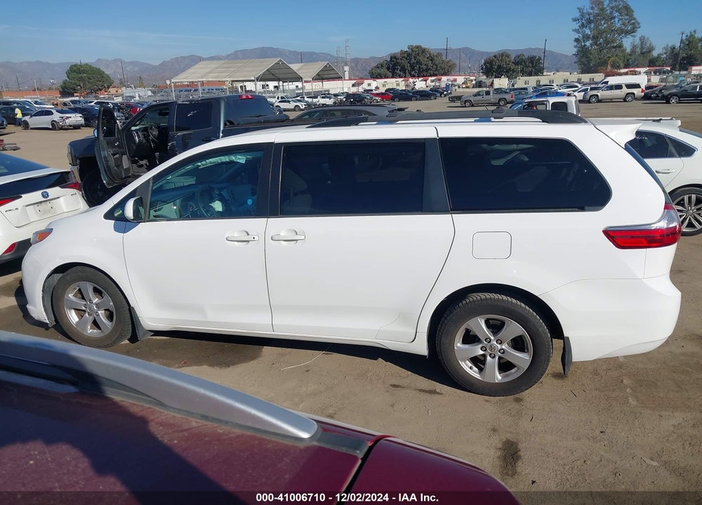 2017 TOYOTA SIENNA LE 8 PASSENGER VIN: 5TDKZ3DCXHS871727