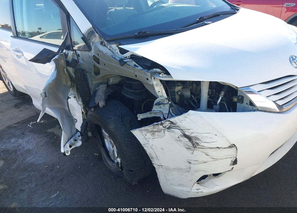 2017 TOYOTA SIENNA LE 8 PASSENGER VIN: 5TDKZ3DCXHS871727