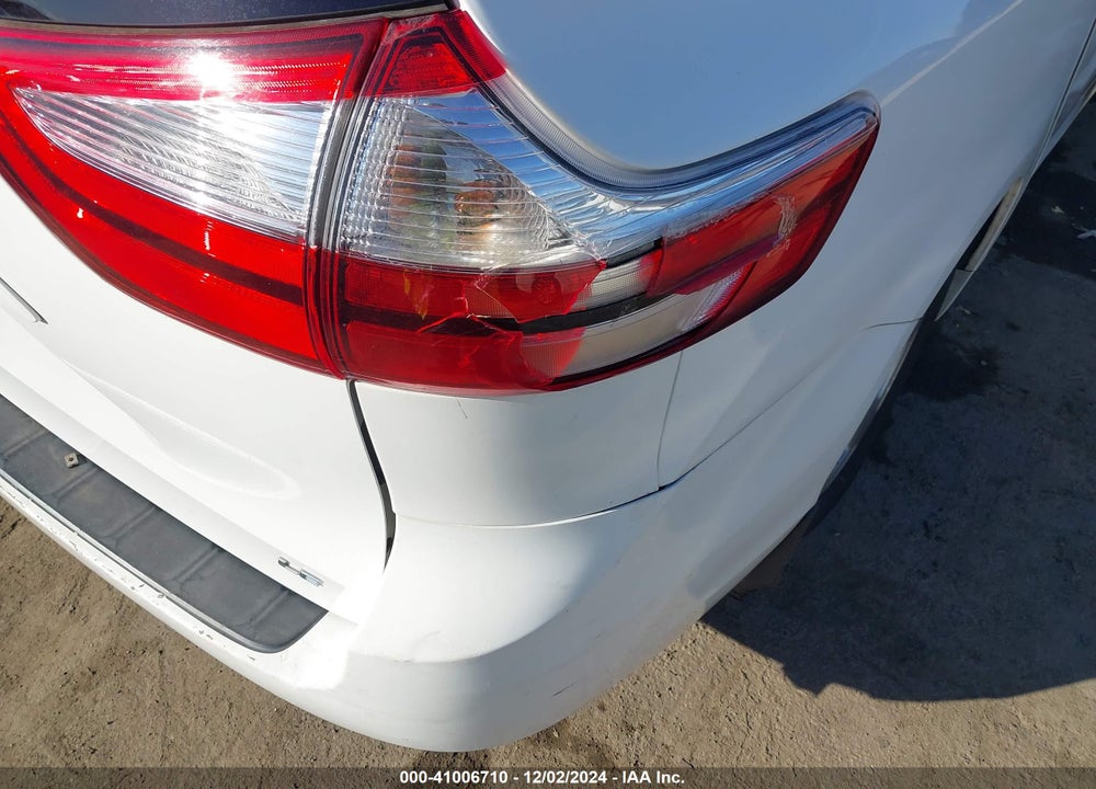 2017 TOYOTA SIENNA LE 8 PASSENGER VIN: 5TDKZ3DCXHS871727