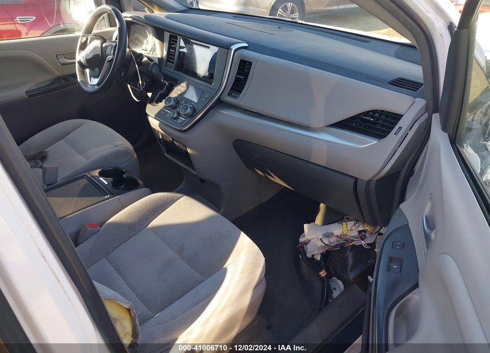 2017 TOYOTA SIENNA LE 8 PASSENGER VIN: 5TDKZ3DCXHS871727