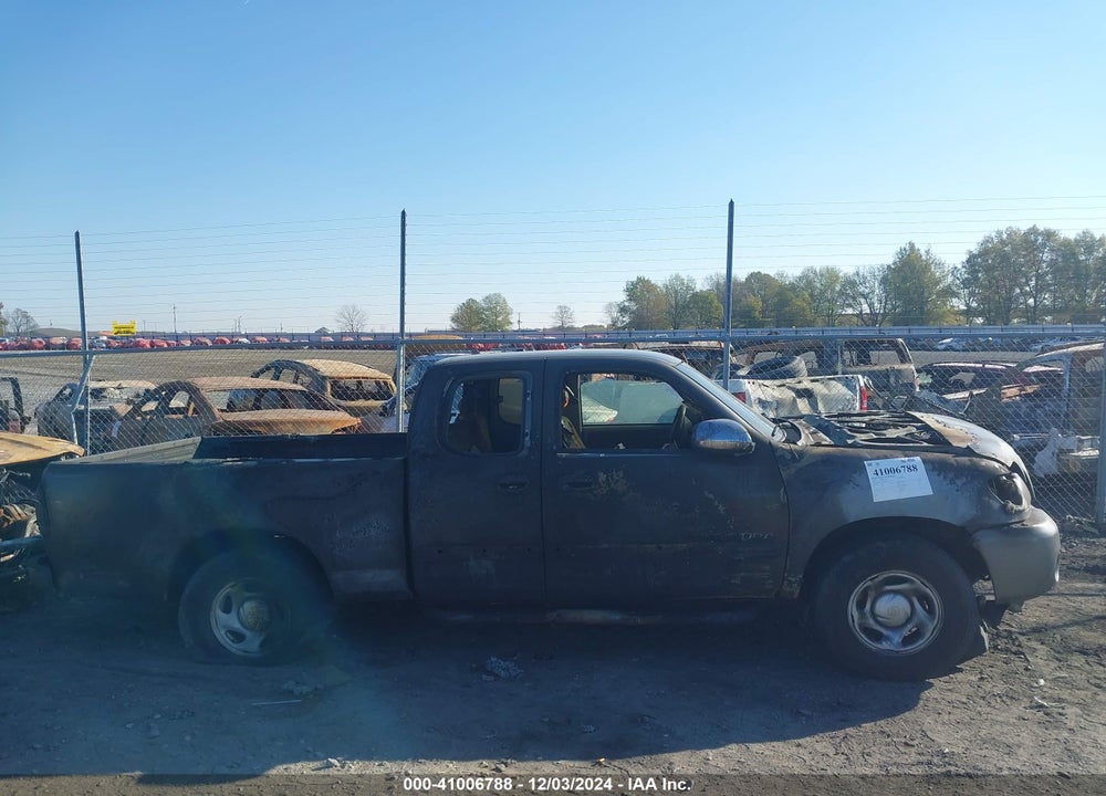 2003 TOYOTA TUNDRA SR5 V8 VIN: 5TBRT34123S427645