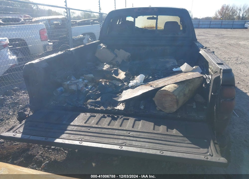 2003 TOYOTA TUNDRA SR5 V8 VIN: 5TBRT34123S427645