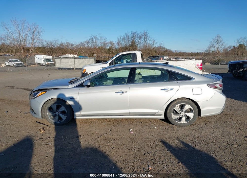 2017 HYUNDAI SONATA HYBRID VIN: KMHE34L11HA060251