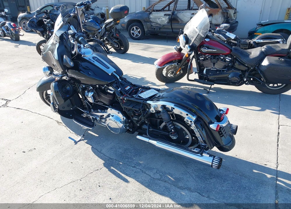 2017 HARLEY-DAVIDSON FLHX STREET GLIDE VIN: 1HD1KBC36HB638574