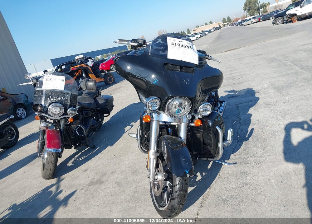2017 HARLEY-DAVIDSON FLHX STREET GLIDE VIN: 1HD1KBC36HB638574
