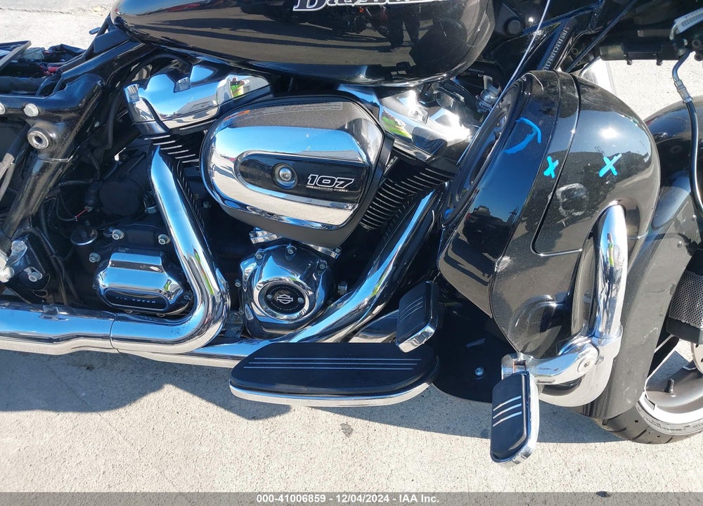2017 HARLEY-DAVIDSON FLHX STREET GLIDE VIN: 1HD1KBC36HB638574