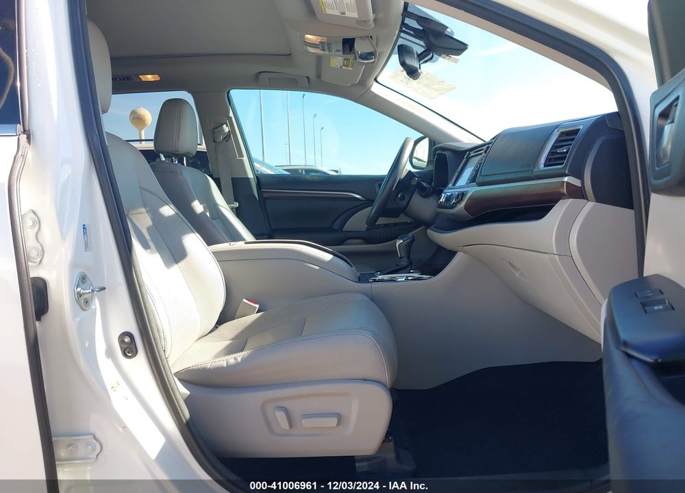 2016 TOYOTA HIGHLANDER LIMITED PLATINUM V6 VIN: 5TDYKRFH1GS151807