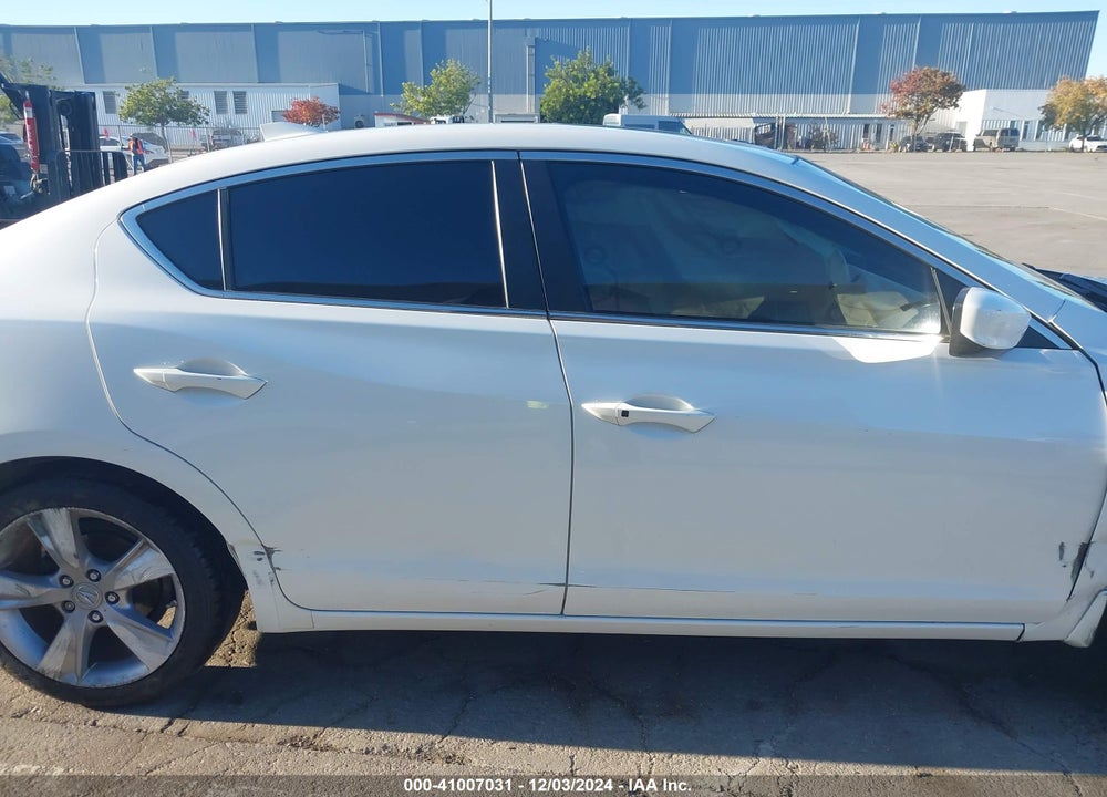 2013 ACURA ILX 2.0L VIN: 19VDE1F76DE010227
