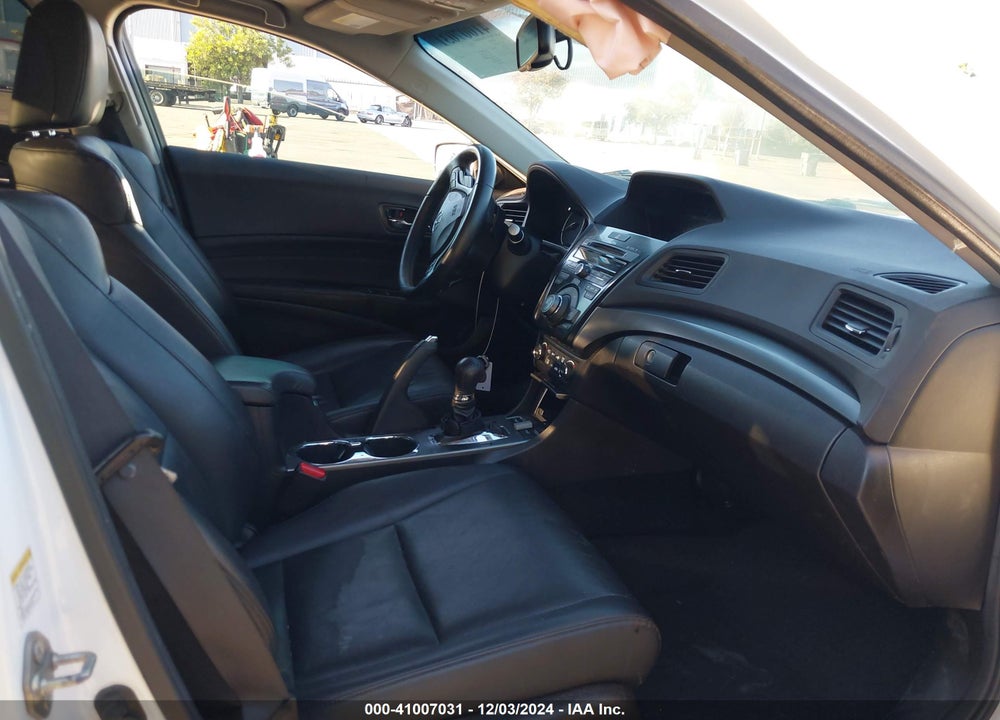 2013 ACURA ILX 2.0L VIN: 19VDE1F76DE010227