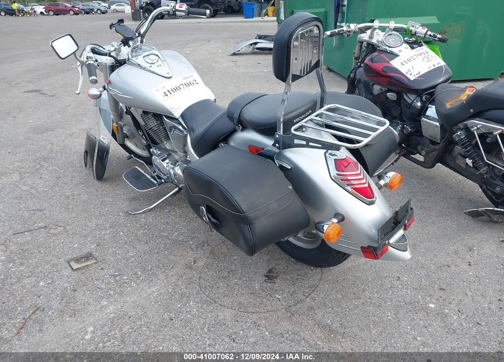2006 HONDA VTX1300 R VIN: 1HFSC52676A309374
