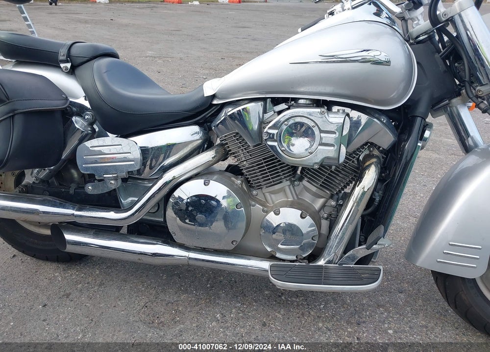 2006 HONDA VTX1300 R VIN: 1HFSC52676A309374