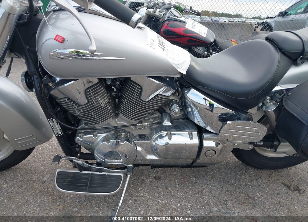 2006 HONDA VTX1300 R VIN: 1HFSC52676A309374