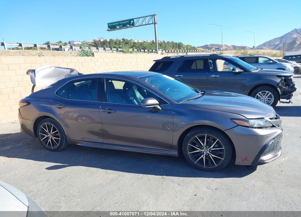 2021 TOYOTA CAMRY SE VIN: 4T1T11AK8MU580057