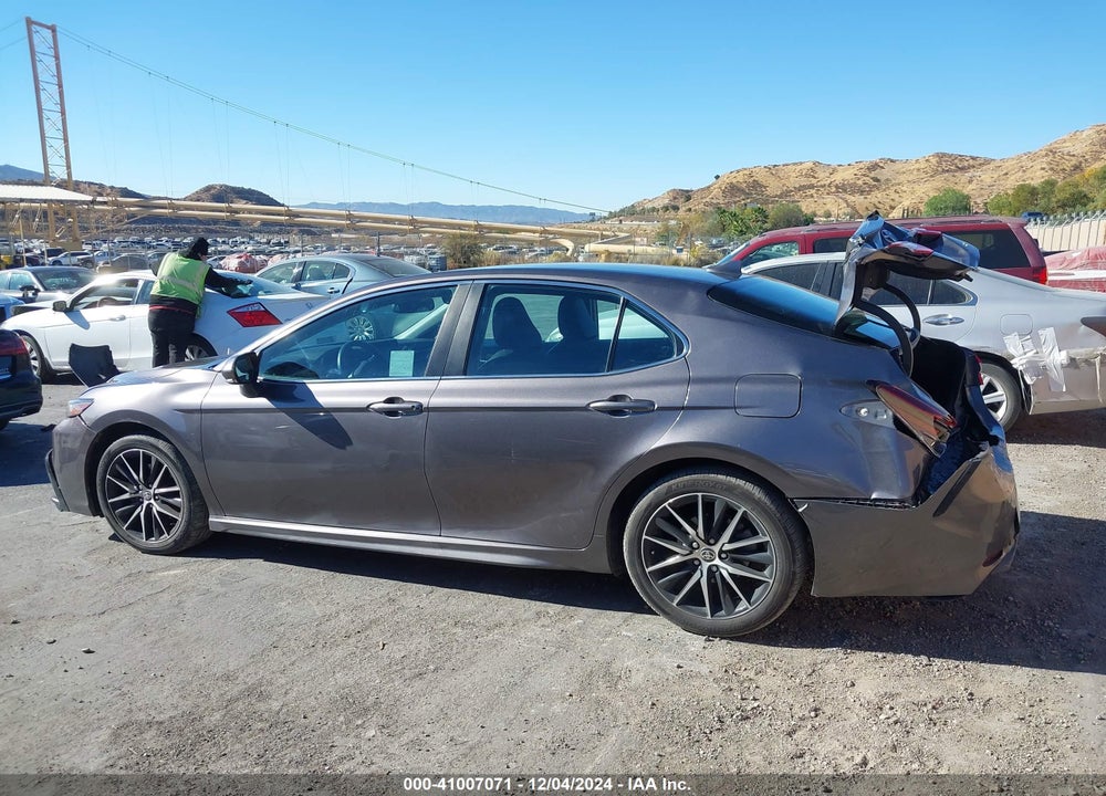 2021 TOYOTA CAMRY SE VIN: 4T1T11AK8MU580057