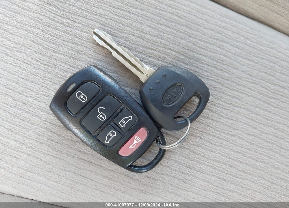 2014 KIA SEDONA LX VIN: KNDMG4C77E6554802
