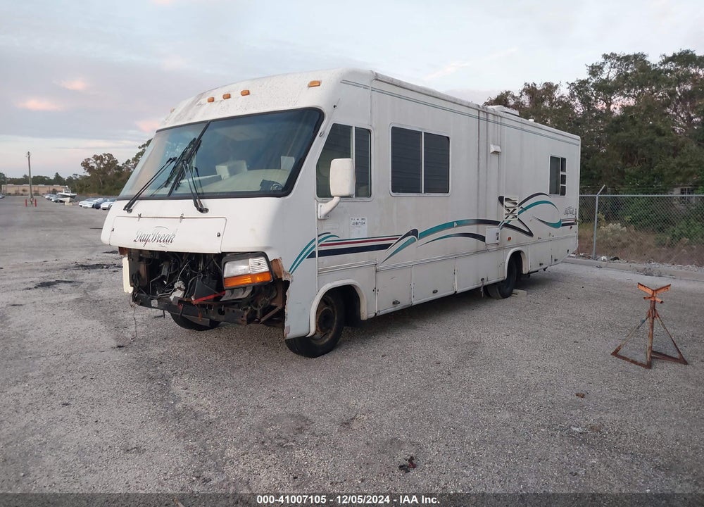 2000 WORKHORSE CUSTOM CHASSIS DAYBREAK MOTOR HOME VIN: 5B4KP37J3X3309187