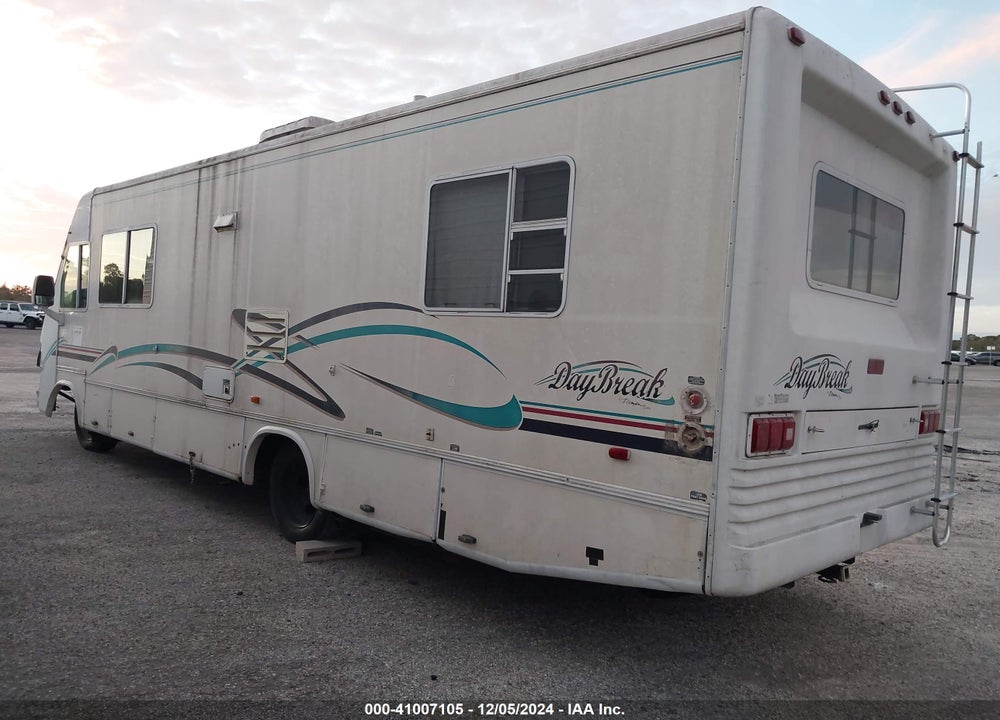 2000 WORKHORSE CUSTOM CHASSIS DAYBREAK MOTOR HOME VIN: 5B4KP37J3X3309187