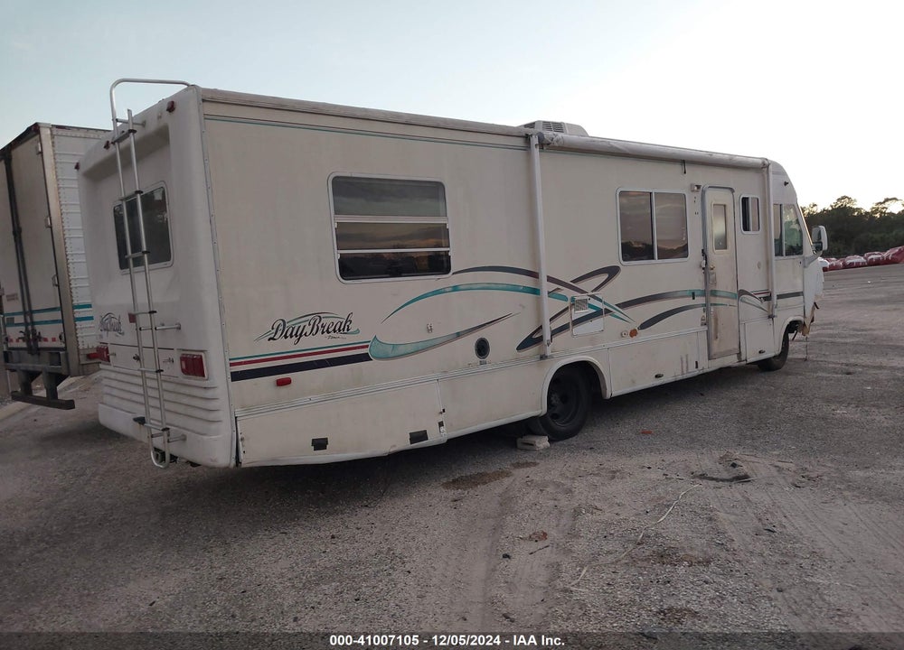 2000 WORKHORSE CUSTOM CHASSIS DAYBREAK MOTOR HOME VIN: 5B4KP37J3X3309187