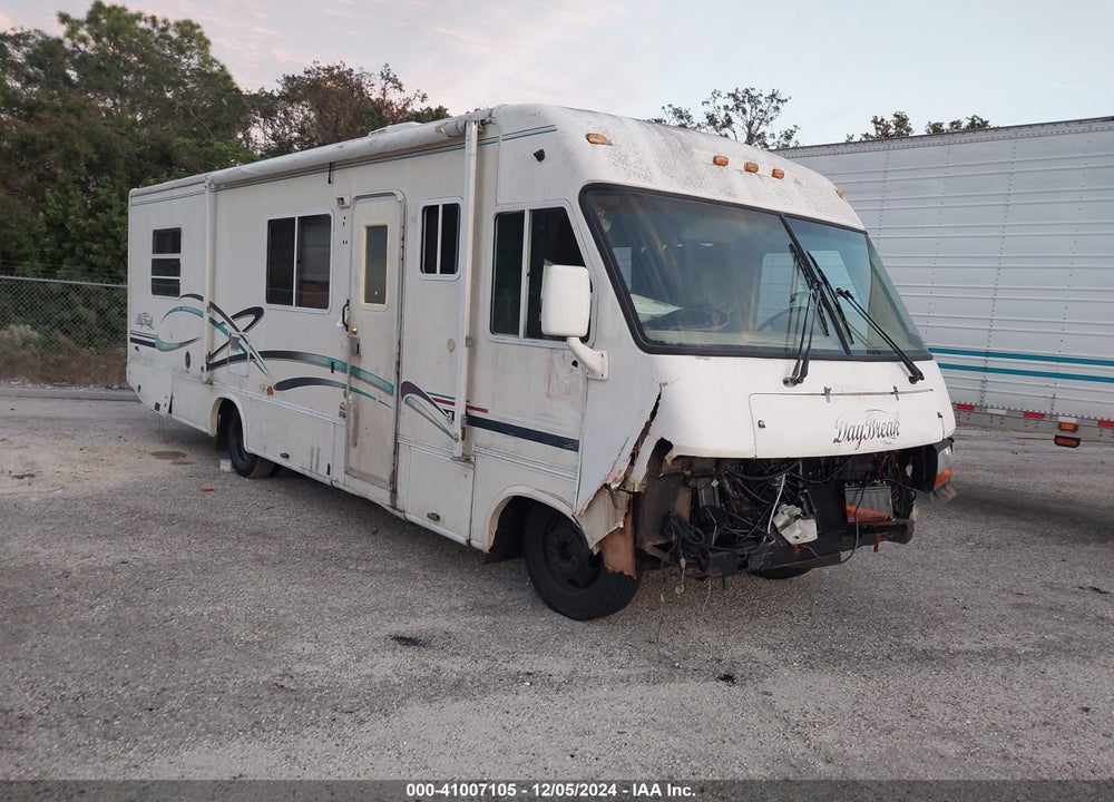 2000 WORKHORSE CUSTOM CHASSIS DAYBREAK MOTOR HOME VIN: 5B4KP37J3X3309187