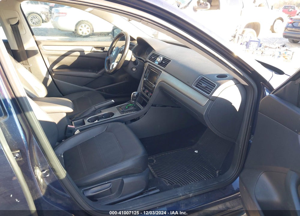 2014 VOLKSWAGEN PASSAT 2.0L TDI SE VIN: 1VWBN7A31EC044197