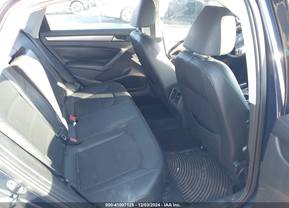 2014 VOLKSWAGEN PASSAT 2.0L TDI SE VIN: 1VWBN7A31EC044197