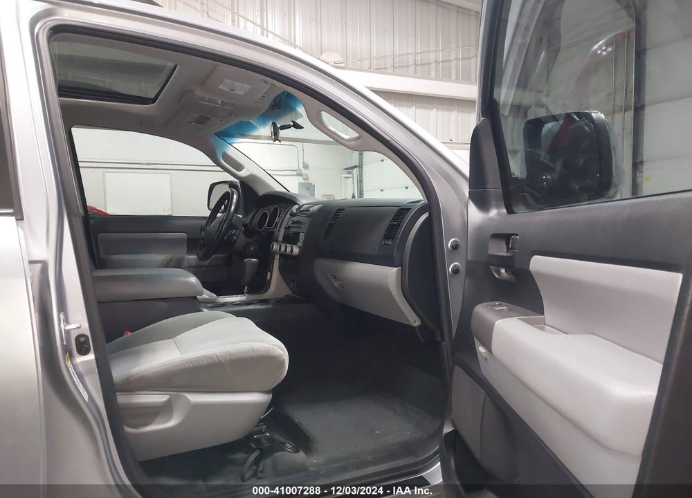 2013 TOYOTA SEQUOIA SR5 5.7L V8 VIN: 5TDBY5G12DS086198
