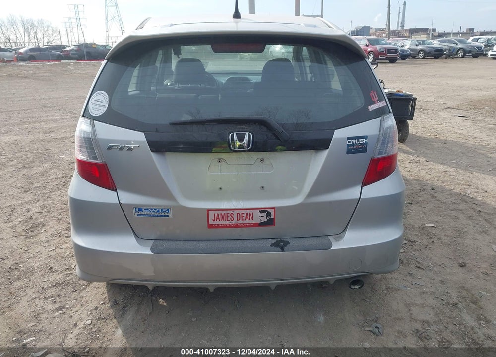 2013 HONDA FIT SPORT VIN: JHMGE8H51DC013082