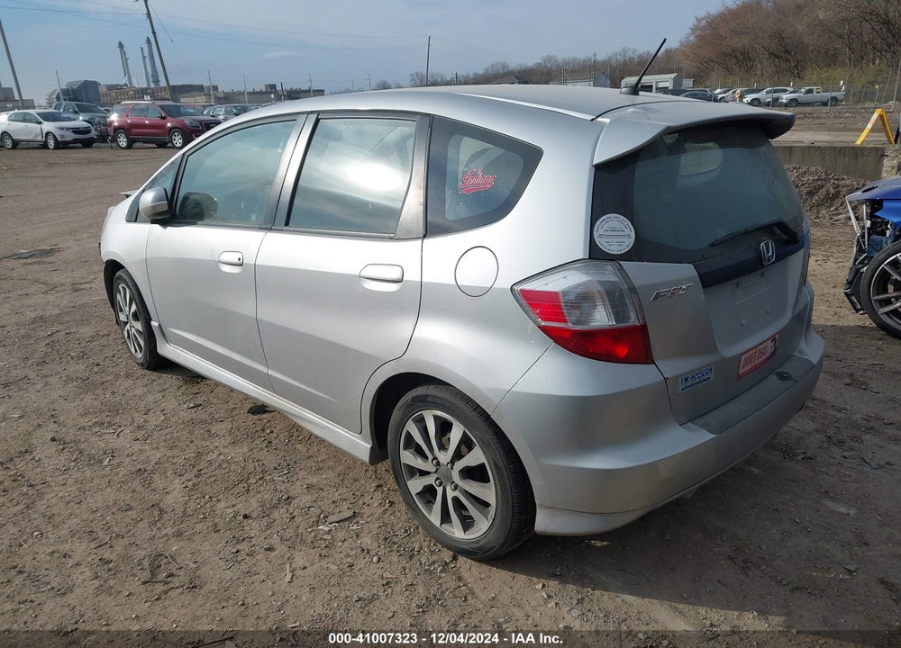 2013 HONDA FIT SPORT VIN: JHMGE8H51DC013082