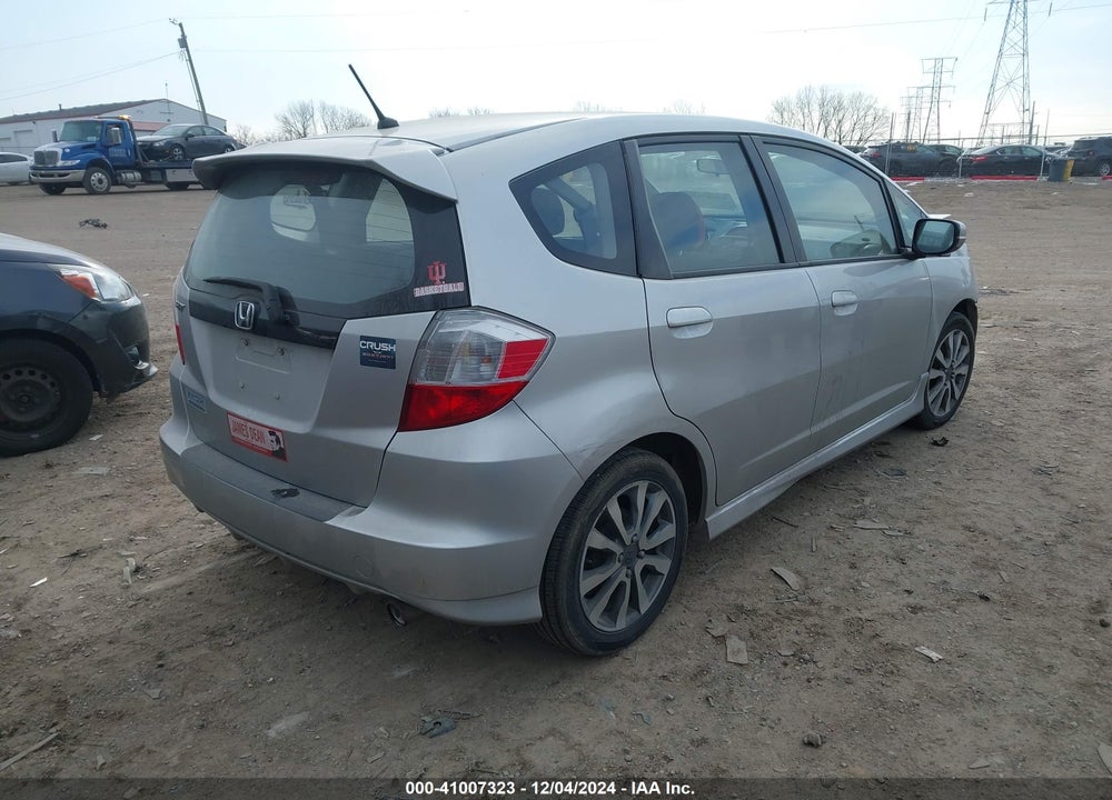 2013 HONDA FIT SPORT VIN: JHMGE8H51DC013082