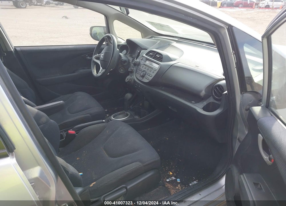 2013 HONDA FIT SPORT VIN: JHMGE8H51DC013082