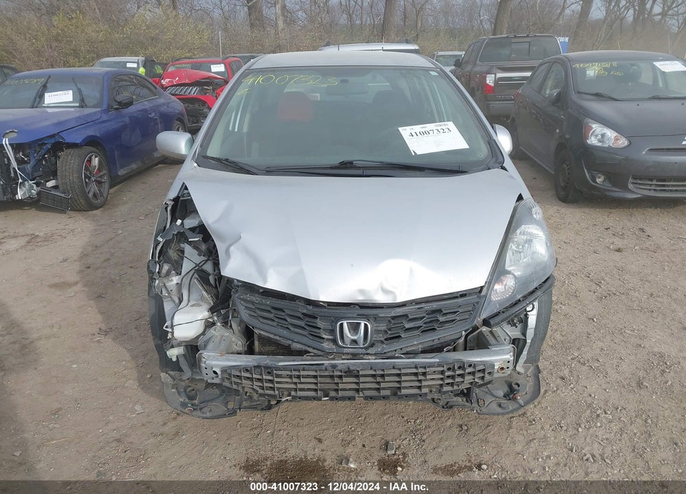 2013 HONDA FIT SPORT VIN: JHMGE8H51DC013082